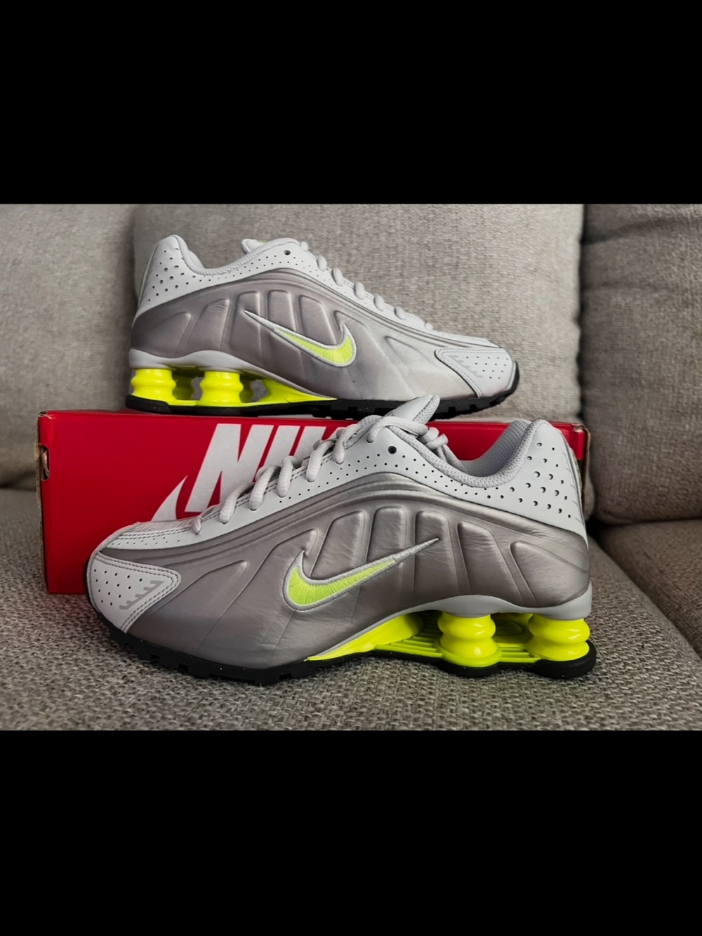Nike Shox R4 Running Sneakers BRAND NEW in the original box